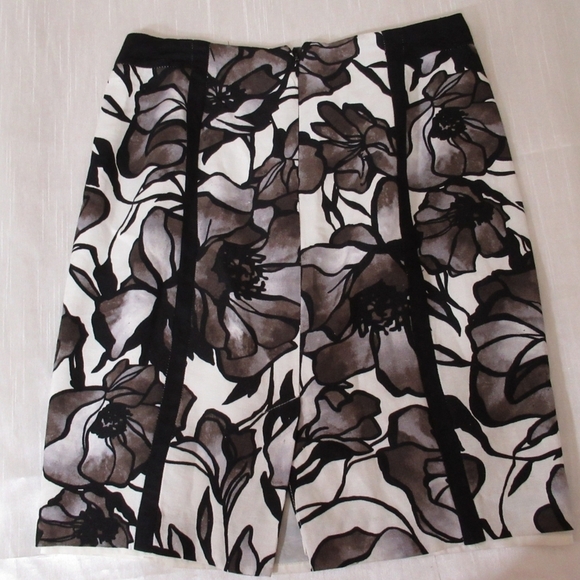 FLORAL Premise linen/Rayon blend size 4 skirt - Picture 2 of 10